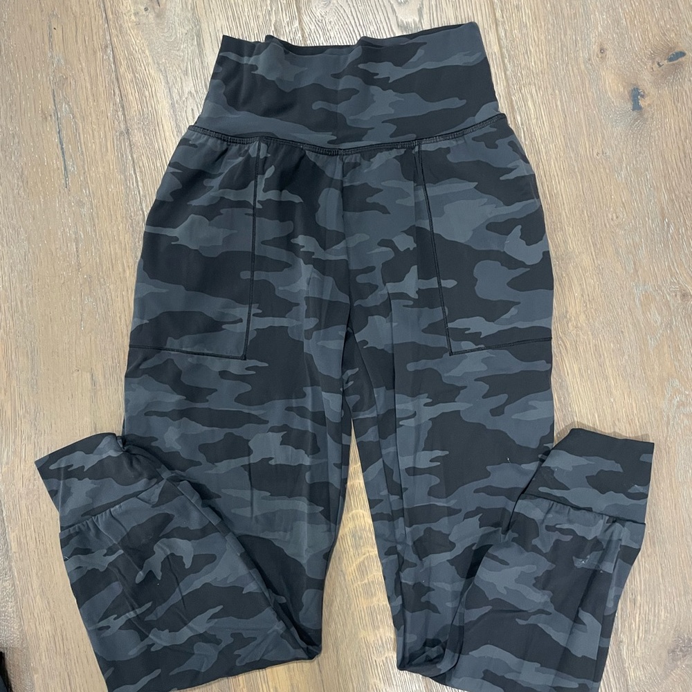 Athleta salutation jogger